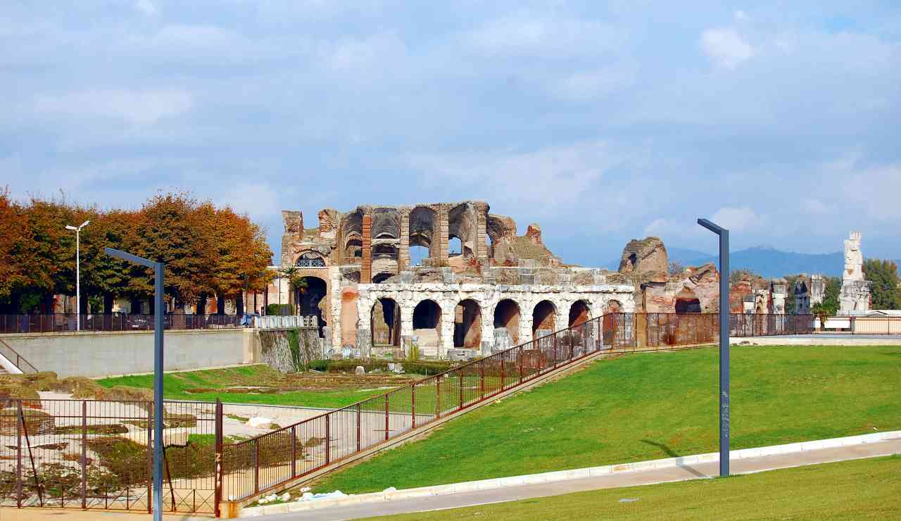 Anfiteatro Santa Maria Capua Vetere - LeBisbetiche.com (Credits Wikimedia Commons)