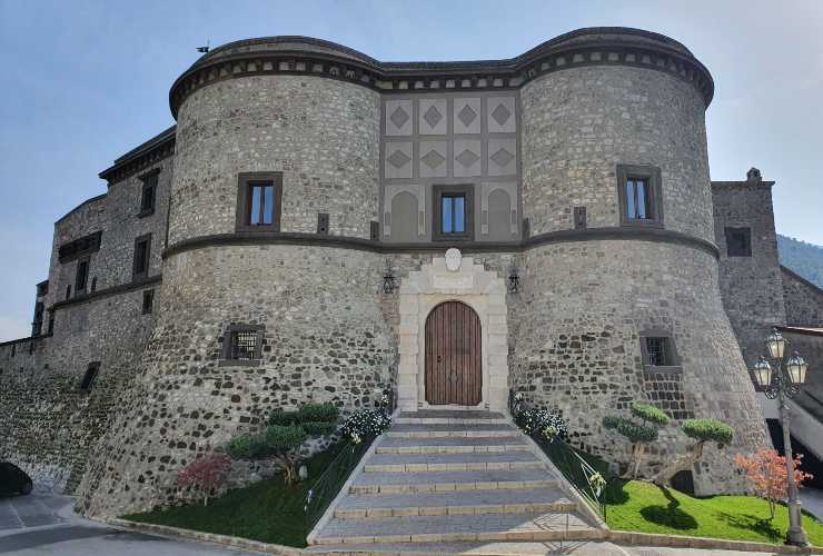 Castello di Faicchio - LeBisbetiche.com - (Credits Wikimedia Commons)