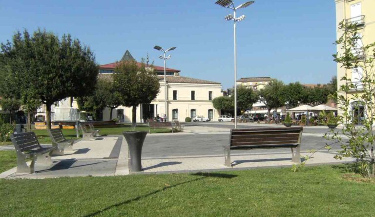 Piazza Umberto I ad Atripalda - LeBisbetiche.com - (Credits Wikimedia Commons)