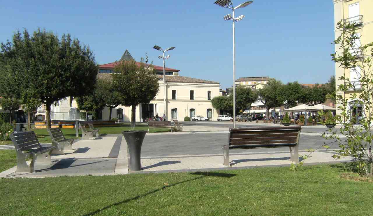 Piazza Umberto I ad Atripalda - LeBisbetiche.com - (Credits Wikimedia Commons)