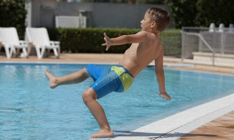 Piscina, i 5 pericoli a cui non pensa nessuno - LeBisbetiche.it