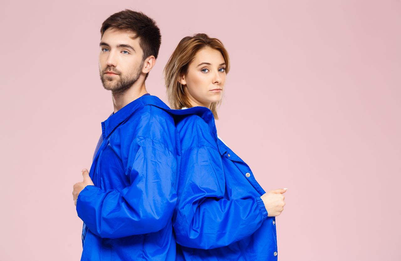coppia camicia blu interessi in comune