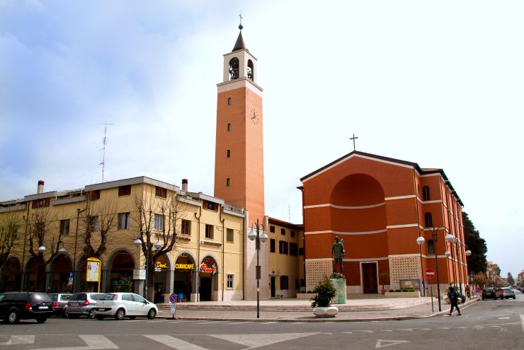 Chiesa San Michele Arcangelo, Aprilia - LeBisbetiche.com (Credits Wikimedia Commons)