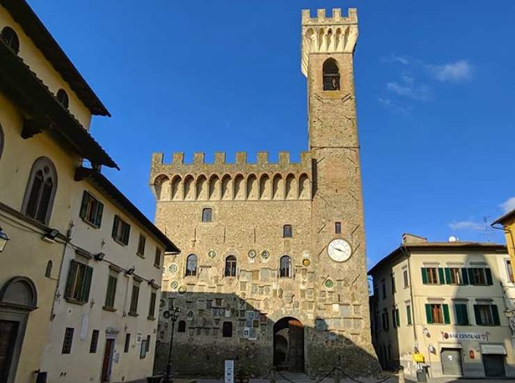 Palazzo dei Vicari - LeBisbetiche.com (Credits Flickr @Stefano Cannas)