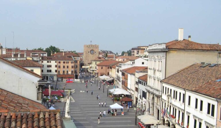 Piazza Ferretto a Mestre - LeBisbetiche.com (Credits Wikimedia Commons)
