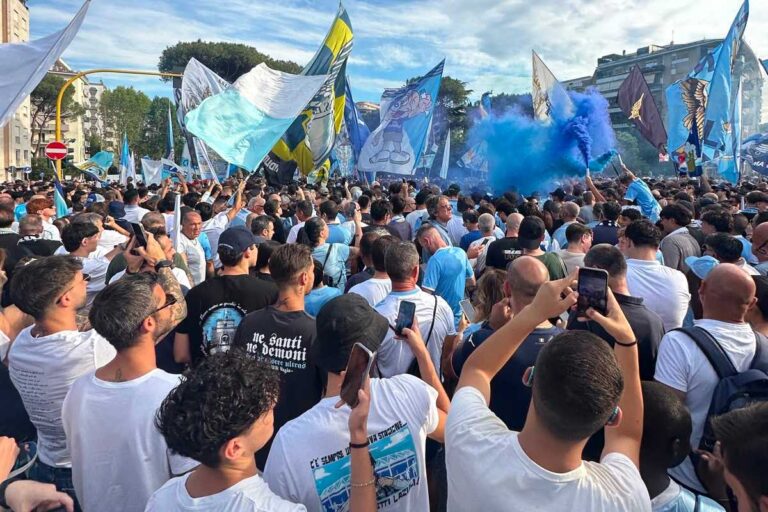 Protesta tifosi Lazio - LeBisbetiche.com