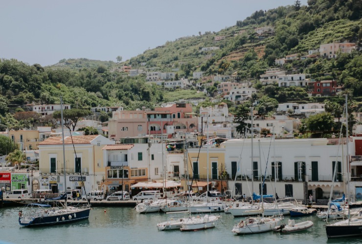 Porto di Ischia - LeBisbetiche.com