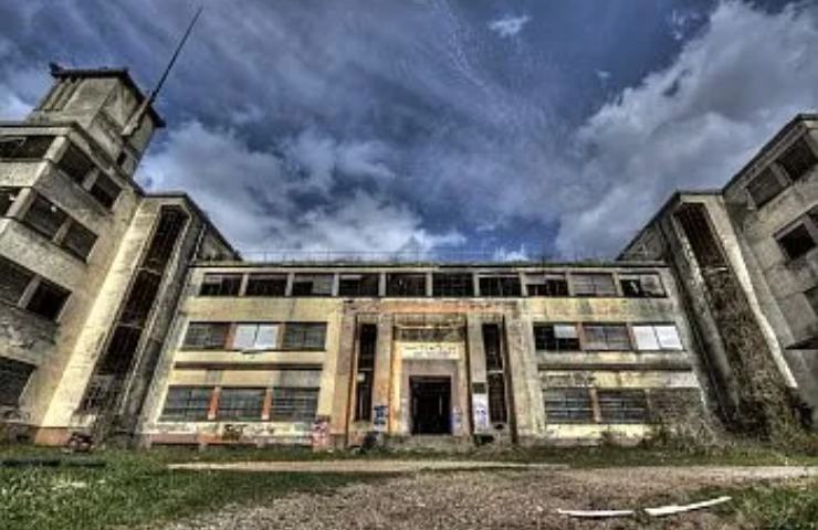 Urbex, ex Colonia Montana di Rovegno - LeBisbetiche.com
