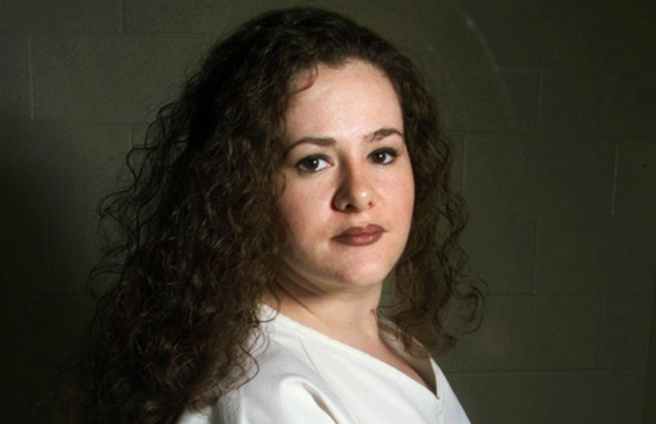 Christa Pike - LeBisbetiche.com 